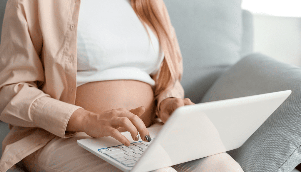 pregnant women on laptop